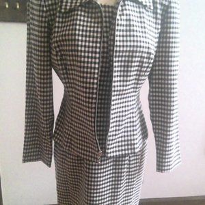 JD STONE BLACK AND WHITE PLAID SHIFT DRESS WITH ZIPPERED JACKET-SIZE 6